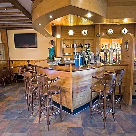 & Restaurant 3*