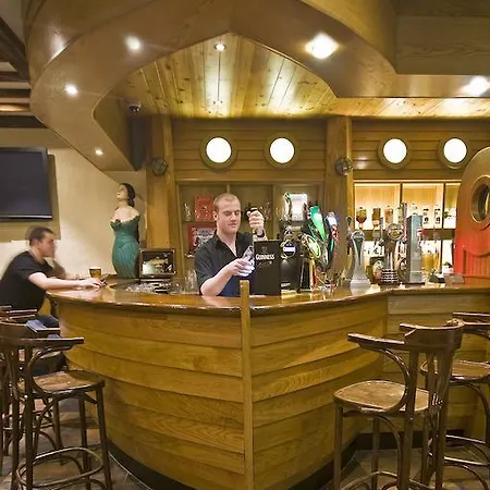 & Restaurant Hotel 3*